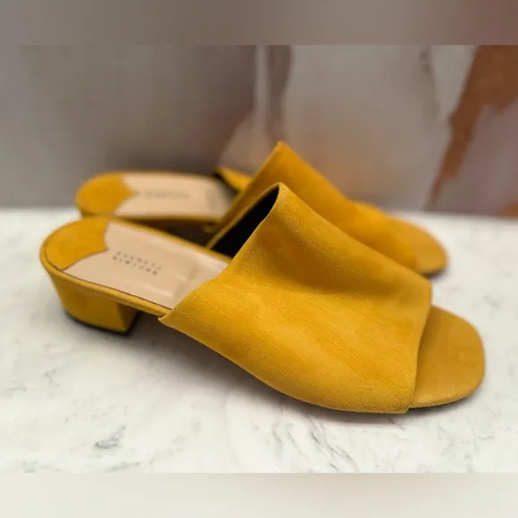 Barney’s New York Vero Cuoio Suede Mule Shoes Sandals Yellow Women’s Sz 7 Italy