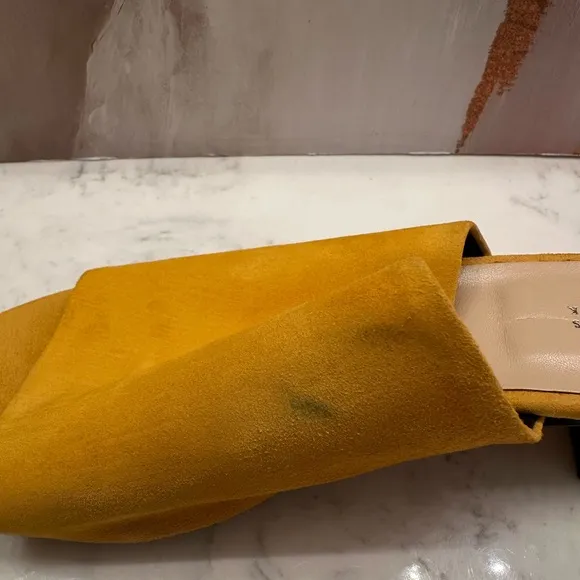Barney’s New York Vero Cuoio Suede Mule Shoes Sandals Yellow Women’s Sz 7 Italy