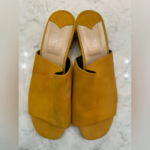 Barney’s New York Vero Cuoio Suede Mule Shoes Sandals Yellow Women’s Sz 7 Italy