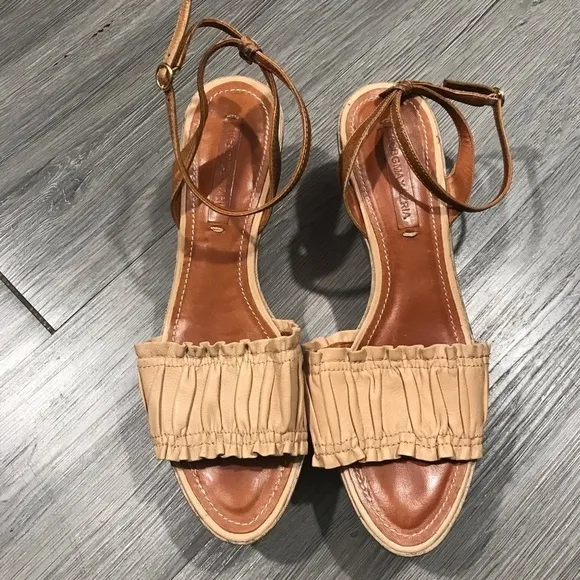 BCBG MAXAZRIA VTG Leather Wedge Sandals size 7.5