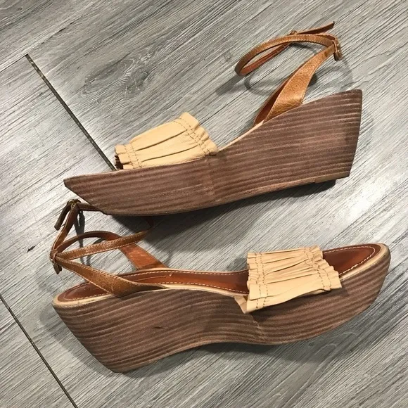 BCBG MAXAZRIA VTG Leather Wedge Sandals size 7.5