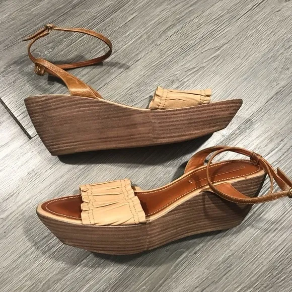 BCBG MAXAZRIA VTG Leather Wedge Sandals size 7.5