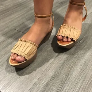 BCBG MAXAZRIA VTG Leather Wedge Sandals size 7.5