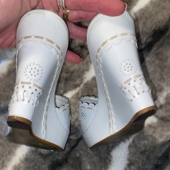 BCBGeneration White Wedge Sandals 7.5