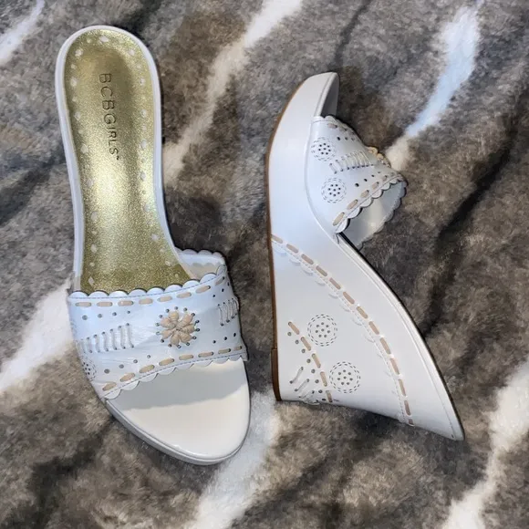 BCBGeneration White Wedge Sandals 7.5