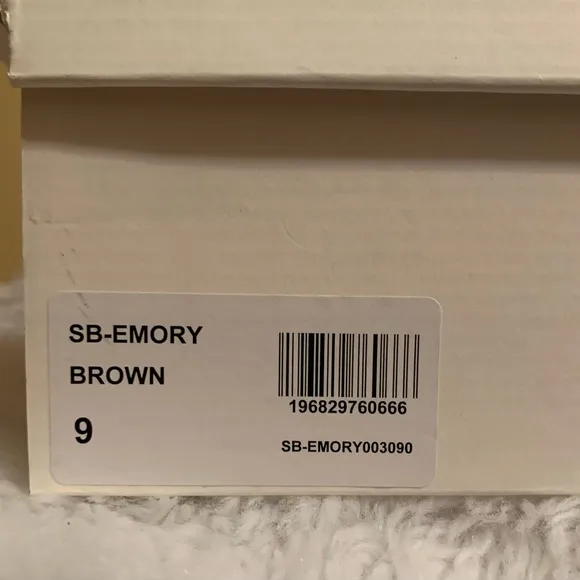 BETSY JOHNSON ladies brown (bronze) Diva Rhinestone Emory boots size 9 N…