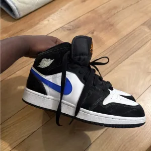 Black Racer Blue Jordan 1 Mid