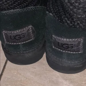 Black UGG boots, Womens size 7 (Big Kids sz 5)
