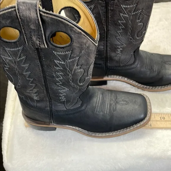 Black Western Boots with Square Toe and Sturdy Soles