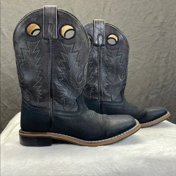 Black Western Boots with Square Toe and Sturdy Soles