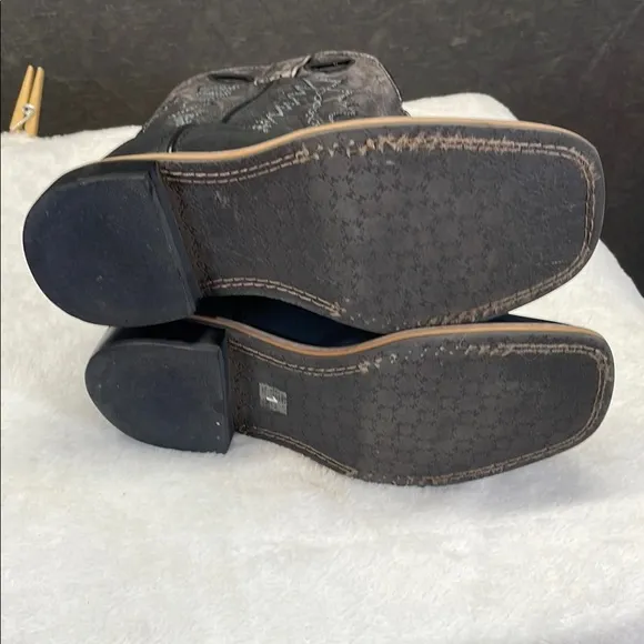 Black Western Boots with Square Toe and Sturdy Soles
