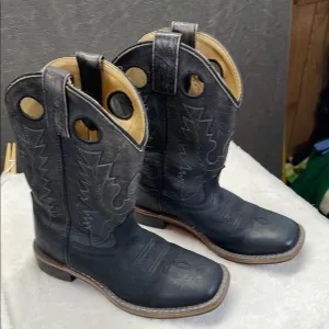 Black Western Boots with Square Toe and Sturdy Soles