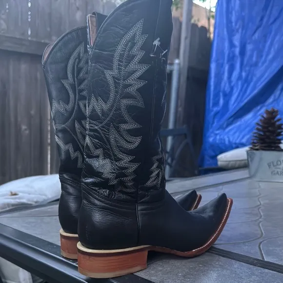Black Western Cowboy Boots with Intricate Stitching