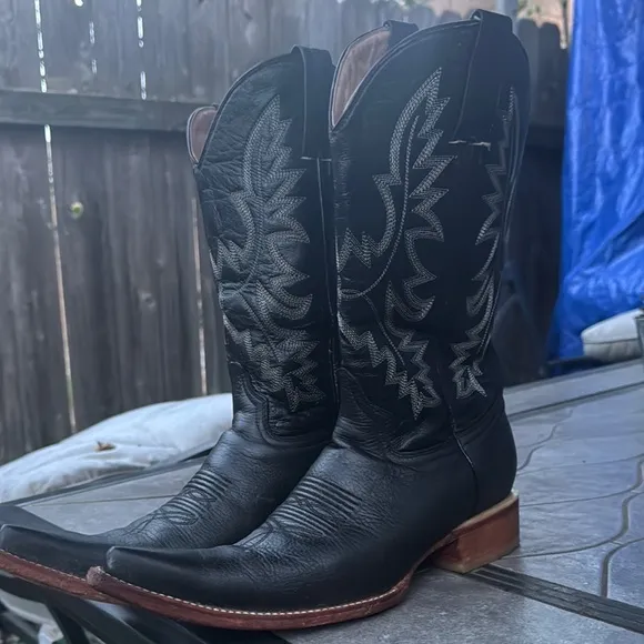 Black Western Cowboy Boots with Intricate Stitching