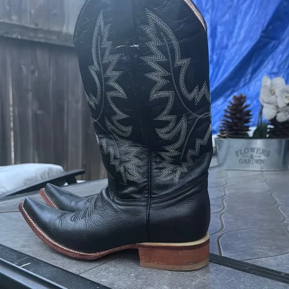 Black Western Cowboy Boots with Intricate Stitching