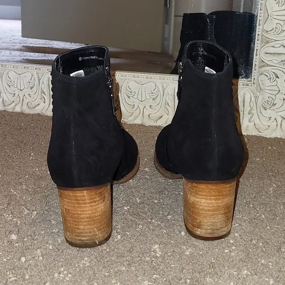 Blondo znina Whipstitch Waterproof Suede Ankle Boot