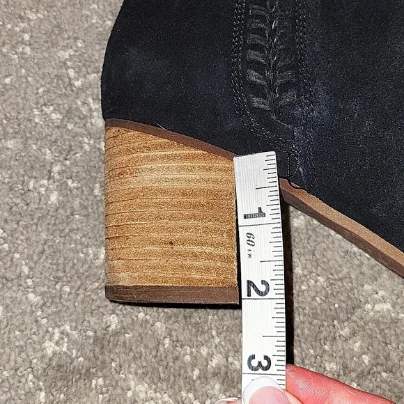 Blondo znina Whipstitch Waterproof Suede Ankle Boot
