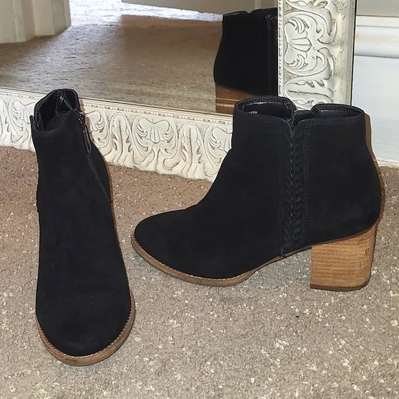 Blondo znina Whipstitch Waterproof Suede Ankle Boot