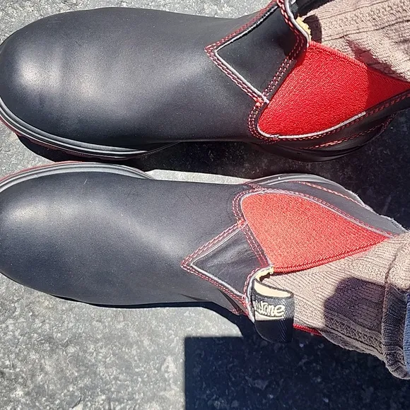 Blundstone Black and Red Ankle Boots NEW
