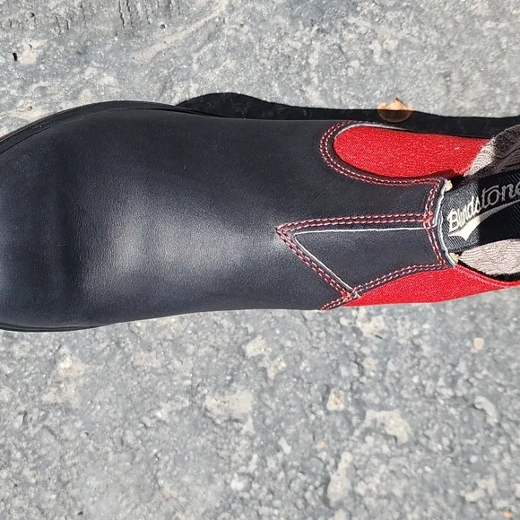 Blundstone Black and Red Ankle Boots NEW