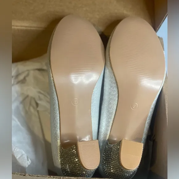 BNIB, Badgley Mischka Girls' Sparkle Studded Bow Dress Shoes, Girls 5, princess