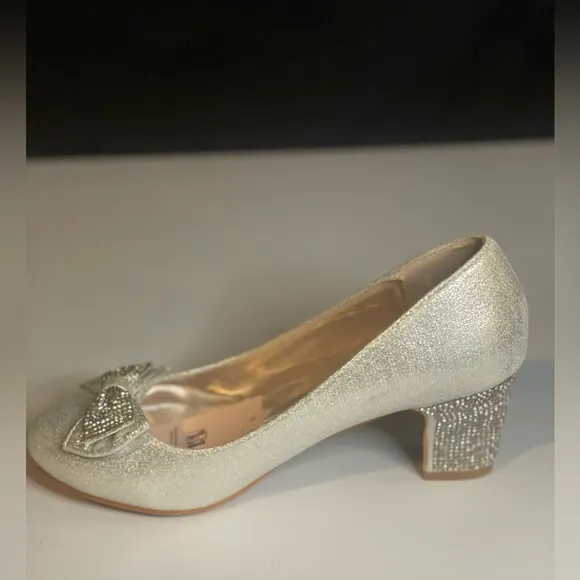 BNIB, Badgley Mischka Girls' Sparkle Studded Bow Dress Shoes, Girls 5, princess