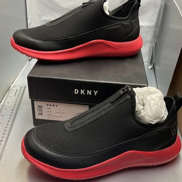 BNWT DKNY Men’s sneaker zipper/slip on sneakers size 8 Black/Red