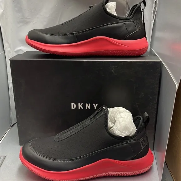 BNWT DKNY Men’s sneaker zipper/slip on sneakers size 8 Black/Red