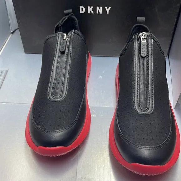 BNWT DKNY Men’s sneaker zipper/slip on sneakers size 8 Black/Red