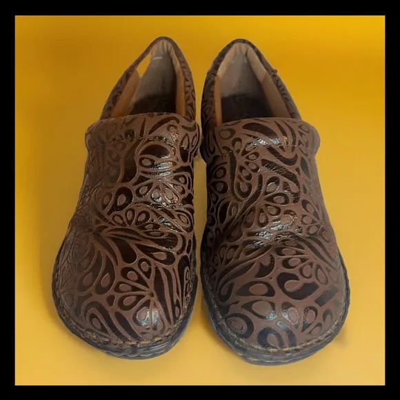 B.O.C.  BORN Concept Women Brown Tooled Leather Comfort Nursing Clog...Sz 8.5