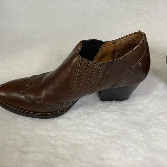 Born Boots Women's 7 Brown Leather Booties Tour Ankle Western Studded
