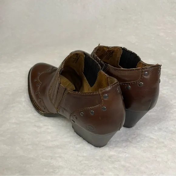 Born Boots Women's 7 Brown Leather Booties Tour Ankle Western Studded