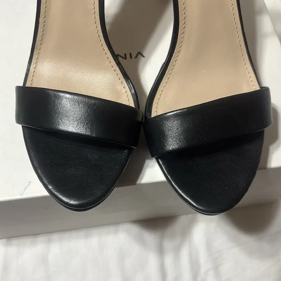 Botkier Willow Black Leather Women's Sandals. NWOT