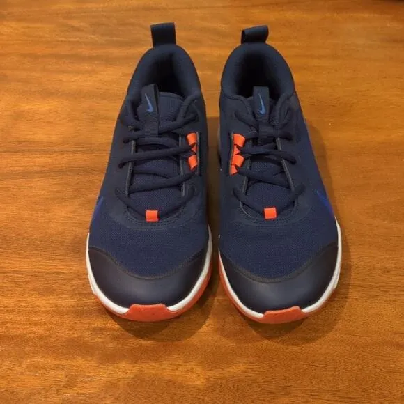 Boys Nike Omni Multi-Court sneakers Shoes size 6Y