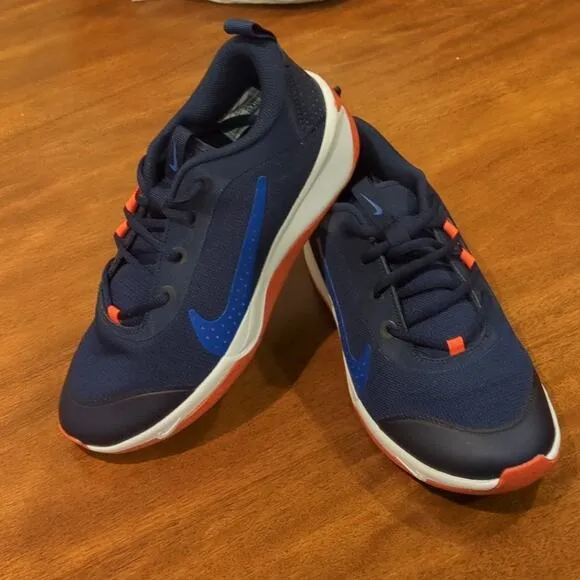 Boys Nike Omni Multi-Court sneakers Shoes size 6Y