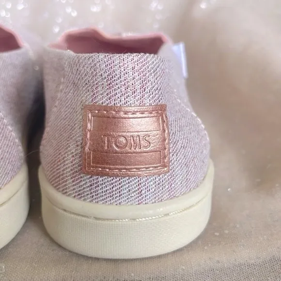Brand New Toms Girls Rose Cloud Twill Glimmer Slip On Sneakers Metallic Shimmer