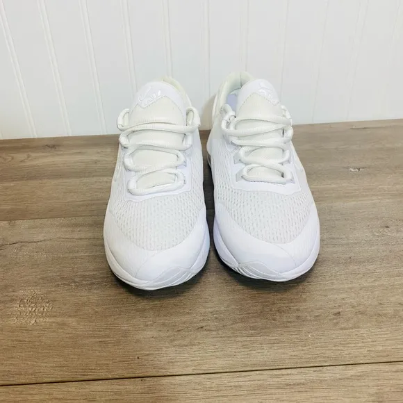 Brand new youth Nike Air Max 270 GO size 6.5Y no no