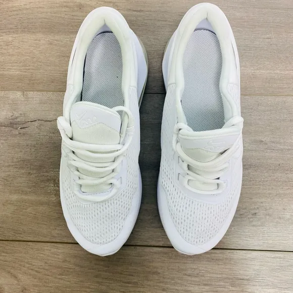 Brand new youth Nike Air Max 270 GO size 6.5Y no no