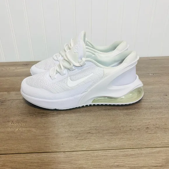 Brand new youth Nike Air Max 270 GO size 6.5Y no no