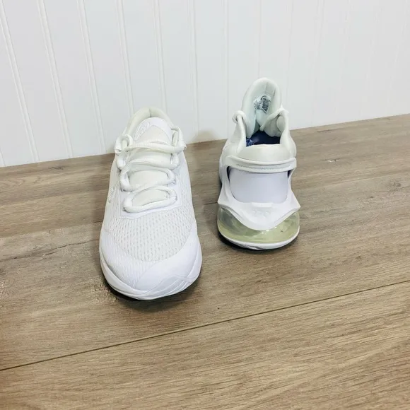 Brand new youth Nike Air Max 270 GO size 6.5Y no no