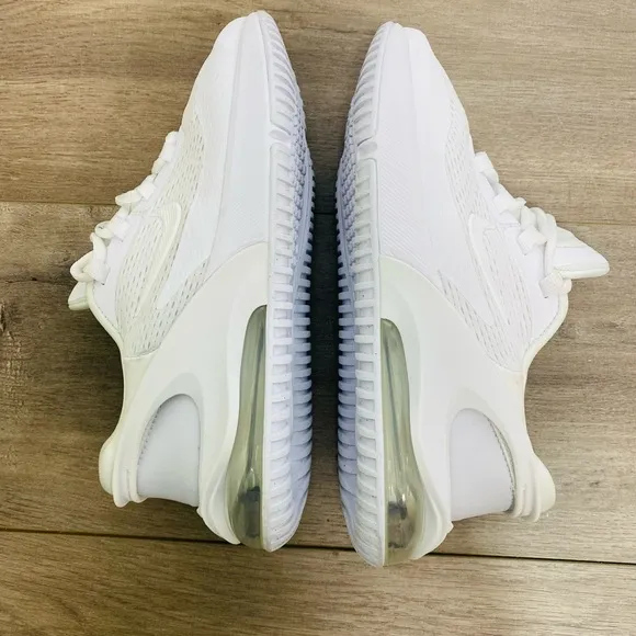 Brand new youth Nike Air Max 270 GO size 6.5Y no no