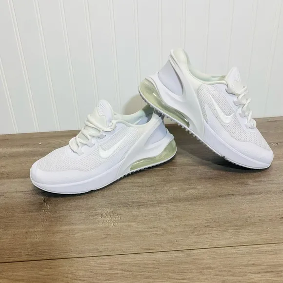Brand new youth Nike Air Max 270 GO size 6.5Y no no