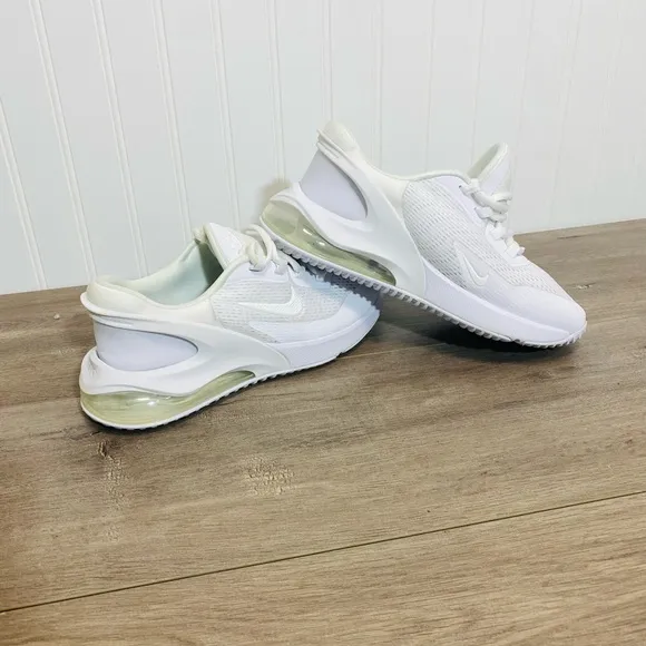 Brand new youth Nike Air Max 270 GO size 6.5Y no no