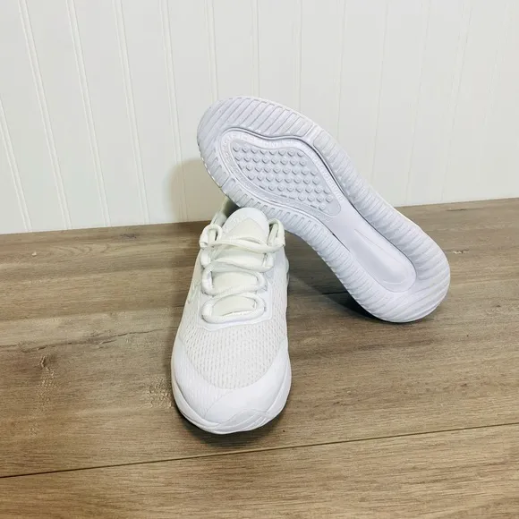 Brand new youth Nike Air Max 270 GO size 6.5Y no no