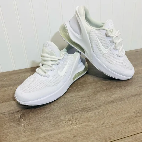 Brand new youth Nike Air Max 270 GO size 6.5Y no no