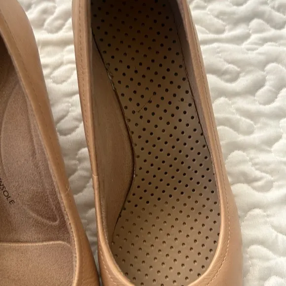 Brioso Arita Leather Dress Pumps Elegant