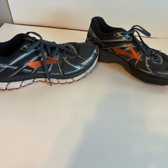 Brooks‎ Black and Orange Athletic Shoes