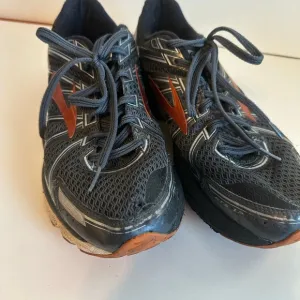 Brooks‎ Black and Orange Athletic Shoes