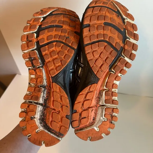 Brooks‎ Black and Orange Athletic Shoes