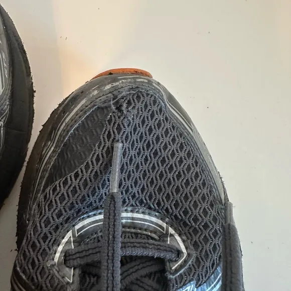 Brooks‎ Black and Orange Athletic Shoes